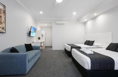 Shellharbour Hotel | Shellharbour Village Motel