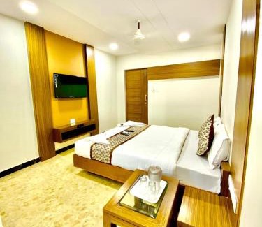 Periamet Hotel | Sheraton Grande at Puratchi Thalaivar Dr MGR Central Railway Station