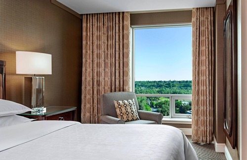 Eau Claire Hotel | Sheraton Suites Calgary Eau Claire