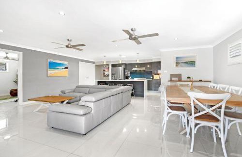 Fingal Bay House | Shoreline Retreat