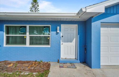 Indian Harbour Beach House | Shoreline Serenity 3bd Dog Friendly Bckyrd