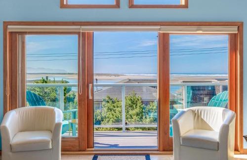 Happy Camp Hideaway House | Shoreline Solace: Ocean View Townhouse Tillamook