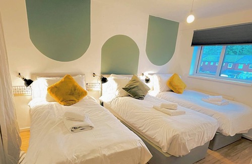 Holbeck House | Short & Long stay✪3 bedrooms ✪Homevy Relocations✪