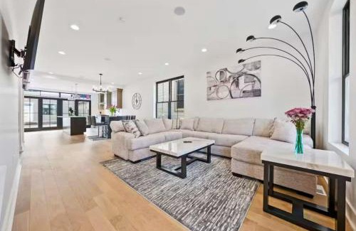 Italian Village House | Short North Convention King Bed Free Parking!
