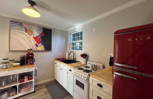 McMinnville House | Short Walk to 3rd Street from Evermore Carriage House!