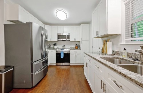 Hillsborough House | Short Walk to Downtown Historic Hillsborough UnitB