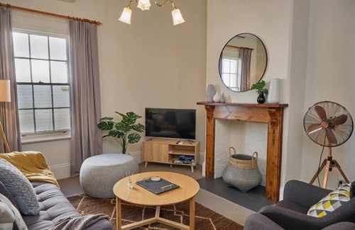 Norwood Cottage | Short Walk to The Parade and Norwood Oval