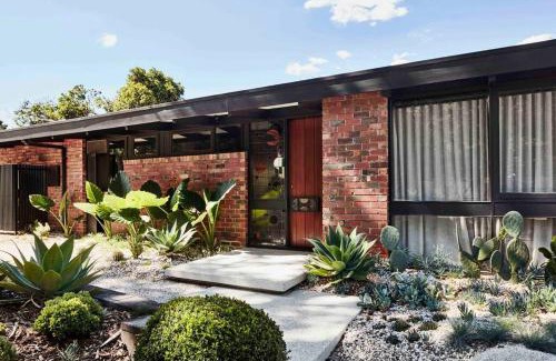 Healesville House | Sibbel House- Luxurious Mid-Century Modern Home, Yarra Valley