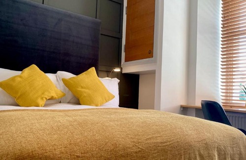 Central Aberdeen Hotel | Siberia Bar & Hotel
