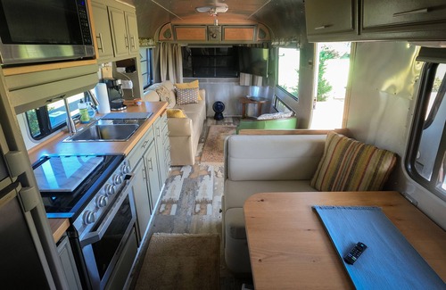 Fairhope House | Silver Star Glamping at its best ! Huge 30ft Airstream with everything and more