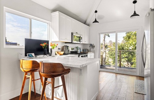 Silver Lake House | Silverlake Bungalow w Dream View