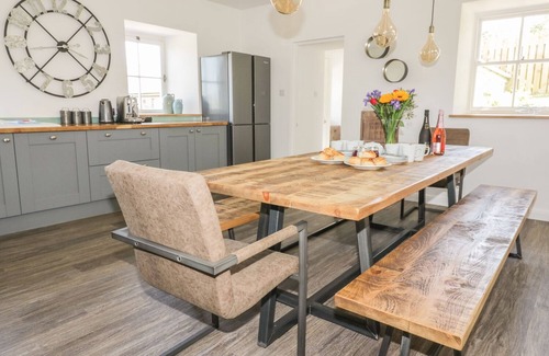 St Austell Cottage | SILVERMINE HOUSE, family friendly, with hot tub in Charlestown