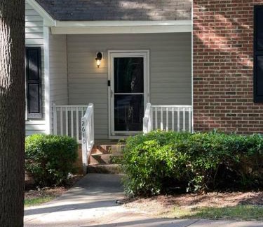 Southwest Raleigh Apartment | Simple Elegant Townhouse DT Raleigh NCSU