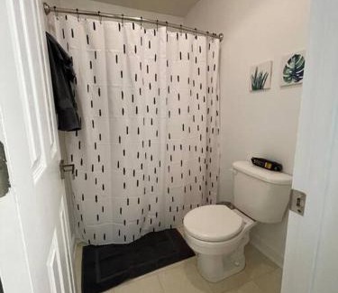 Southwest Raleigh Apartment | Simple Elegant Townhouse DT Raleigh NCSU