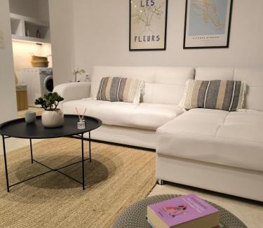 Karditsa Apartment | Simple Home