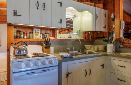 Hall Quarry Cottage | Simple Pleasures - A quaint cottage on the water's edge