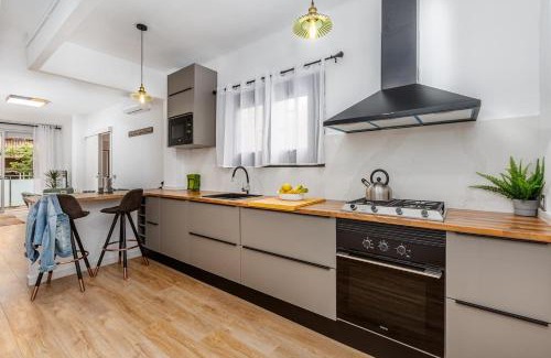 El Poble-sec Apartment | Simply Stunning - Hidden Gem, Heart Of Poble Sec