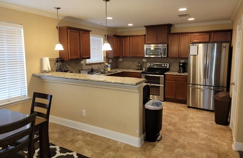 Universal City House | Single Family House, minutes away from shopping and Randolph area