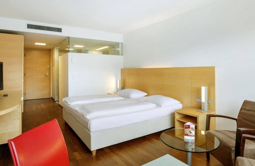 Innsbruck City Centre House | Single room with bath, WC - Austria Trend Hotel Congress Innsbruck