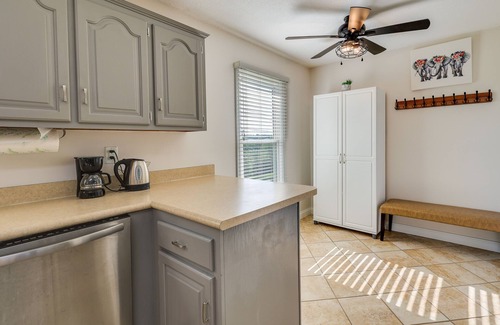 Webb City House | Single-Story Webb City Home w/Deck & Gas Grill!