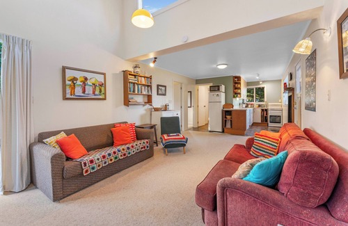 Turangi House | Singlee - Turangi Holiday Home