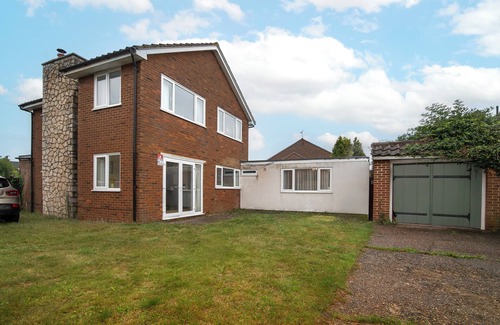 Sittingbourne House | Sittingbourne Lodge with 4 free parking