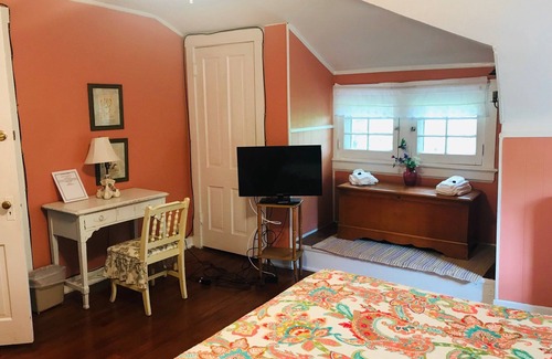 Roselawn Finance Bed & Breakfast | Six Acres Bed & Breakfast