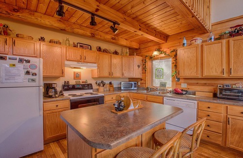 Maggie Valley Cabin | Sizzlin Summer Savings enjoy 20% off when booking and staying June 1 - Aug 31.
