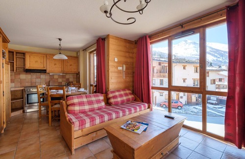 Lanslevillard Condo | Ski aux pieds | Vues imprenables | Piscine + sauna