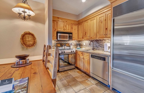 Mountain Village Condo | Ski in/out 2 bedroom 2 bath Condo at Mountain Lodge