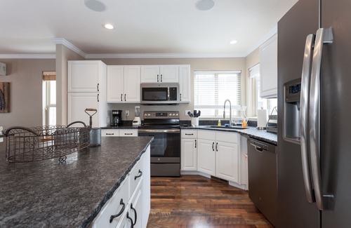 Whitefish House | SKI IN/OUT, HOT TUB. 4 Bed 4.5 bath, 3 Kings, sleeps 20! 45 min to Glacier.