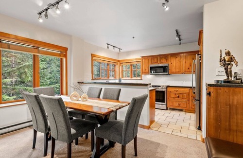 Nordic Estates Apartment | Ski-In/Out | Private Hot Tub | Garage | Parking