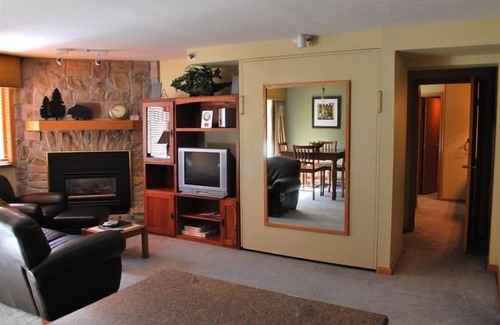 Winter Park Condo | Ski-in Ski-Out Iron Horse 2 BR/2 BA Corner Unit with King,Queen & 2 Single Beds