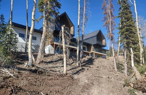 Beaver Cabin | Ski-in-Ski-out Modern Scandinavian Cabin built in 2022 with Jacuzzi