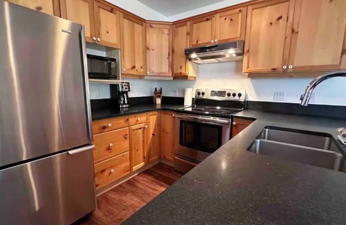 East Kootenay House | Ski-In Stone Creek Condo - 3 bedroom - Pet Friendly