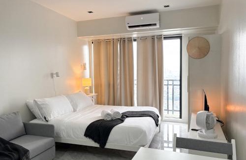 Downtown Apartment | Sky Piea at Knightsbridge Makati with Gym Sauna Pool