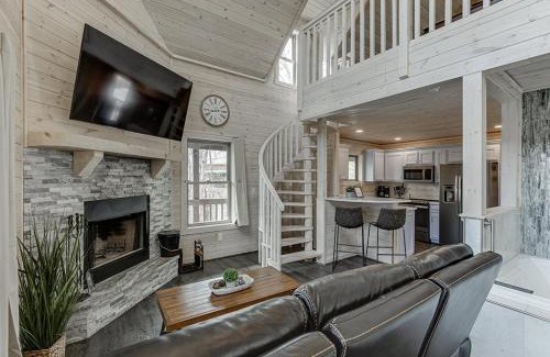 Cleveland House | Sky's the Limit Treehouse Near Helen, Georgia