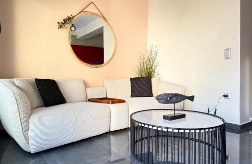 Petralona Apartment | Sky Suite Apartments - Cloud9 in the City