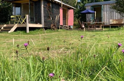 Redruth Ski Chalet | Sky View Shepherd's Huts with Woodburning Hot Tub