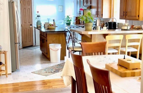 Bloomington House | SkyGazers Delight. One of the Safest areas in Bloomington. Super easy access!