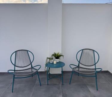 Lykabittos Apartment | Skyhigh Urban Apts