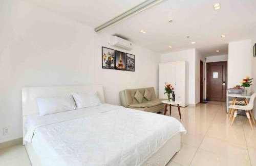 Tan Binh Apartment | Skyhomes Near Tan Son Nhat Airport-Cherry Le