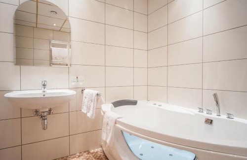 Legnica Hotel | SkyHotelGwarna