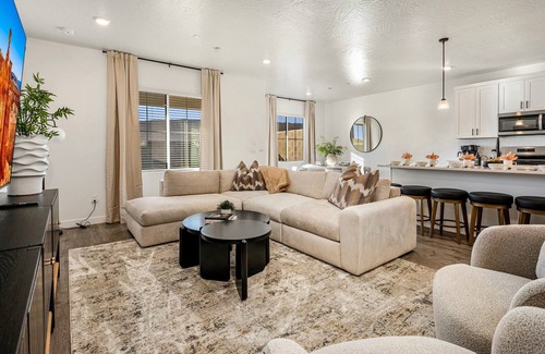 St. George House | Skyline 1649|Hot Tub, Nintendo Switch, Community Amenities!