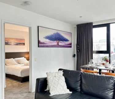Southbank Apartment | Skyline Haven Steps from Crown in Southbank