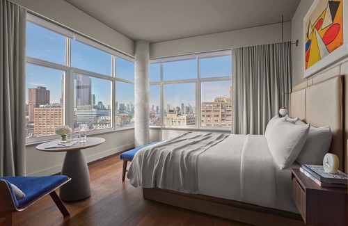 SoHo Hotel | Skyline King Studio Room at ModernHaus SoHo, Rooftop Pool, Pets Are Welcome!