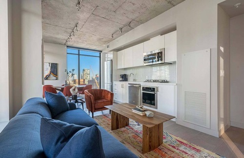 Connaught Condo | Skyline Views -POOL, Patio, Prkg & Gym - 2BR 2BA