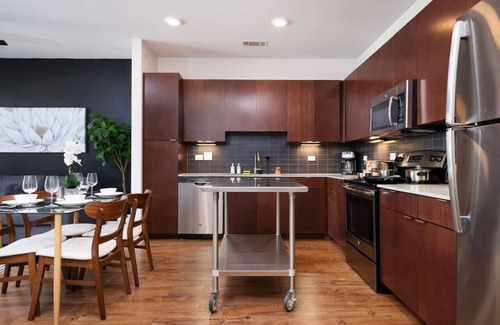 King William Apartment | Sleek 1BR w/Gym, Parking, Near King Wms&Towers