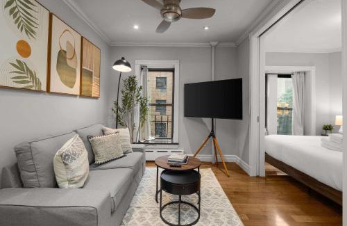 Ukrainian Village Apartment | Sleek Lower East Side Retreat