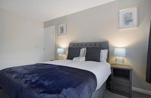 Middlesbrough Apartment | Sleek & Tranquil Corner on Durham Road, Sleeps 4